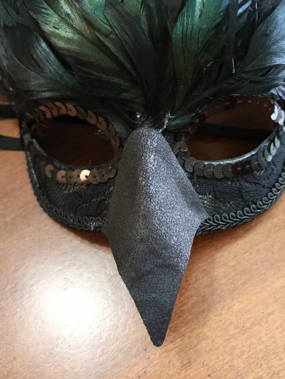 NWT Halloween/Mardi Gras Black & Iridescent Green Feathered Adult Bird Mask